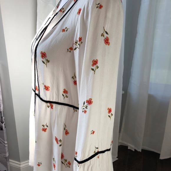 ❌ SOLD ❌ LC Lauren Conrad Bohemian Floral Blouse - Picture 4 of 8